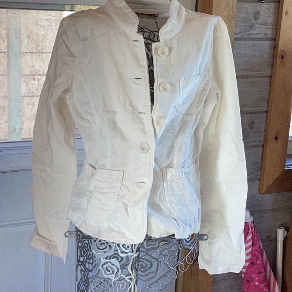 Cute new boutique junior size med. jacket corduroy style light weight